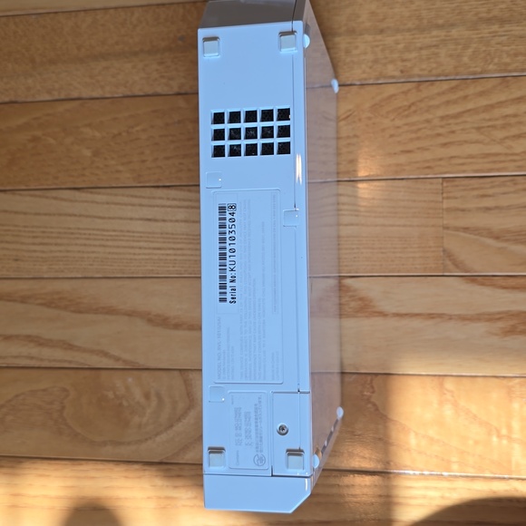 Nintendo Wii + 3 Wii Games Wii Sport Resorts, Just Dance 2014 & 2015. NO REMOTES - Picture 4 of 16